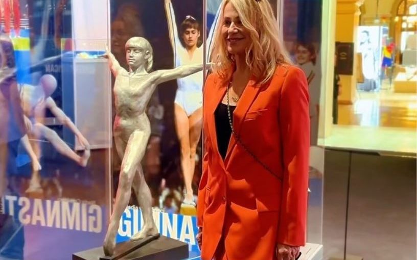 Reacția Nadiei Comăneci după ce și-a văzut costumul purtat la Olimpiada din 1976 expus la Banca Națională a Rom&acirc;niei. Ce mai poți vedea la expoziția &bdquo;Un alt fel de tezaur: Campionii Rom&acirc;niei&rdquo;